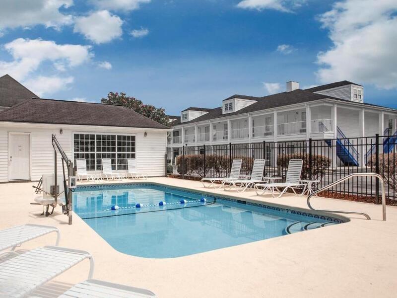 Baymont By Wyndham Brunswick Ga Hotel Exterior foto