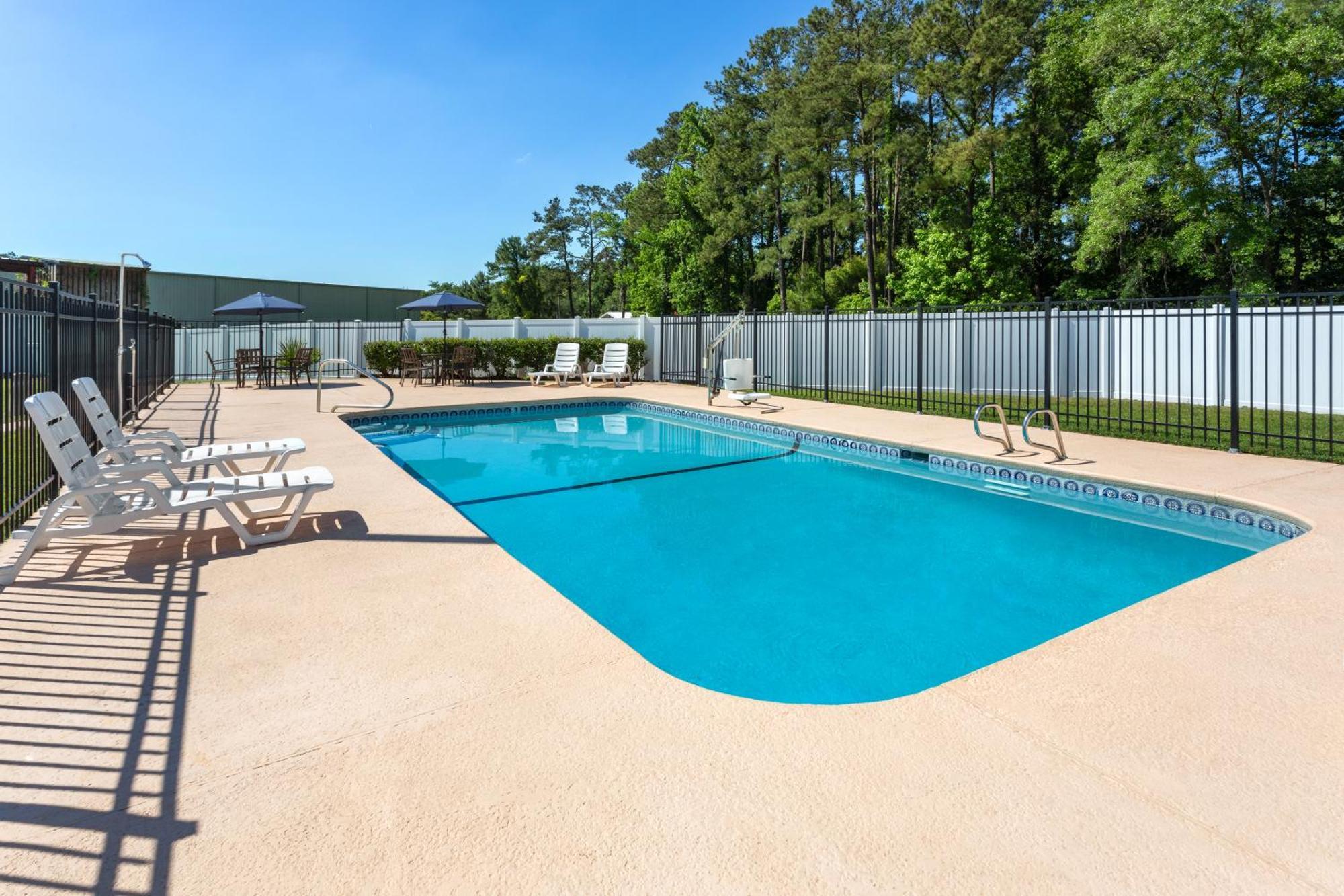 Baymont By Wyndham Brunswick Ga Hotel Exterior foto